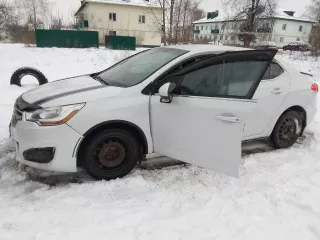 Автомобиль CITROEN C4, 2013 г.в. ,VIN: Z8TND5FS9DM039826, цвет белый. Описание: не работает гидроусилитель руля, в остальном автомобиль исправен. В залоге у ООО МФК  КарМани .