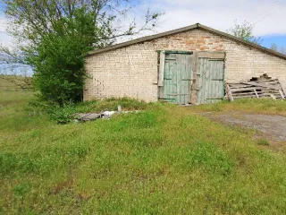 Здание 490,9 кв.м. и земельный участок 602+/-215 кв.м. в Ростовской обл. Земельный участок, площадью 602+/-215 кв.м., вид разрешенного использования: Обеспечение сельскохозяйственного производства, КН: 61:23:0600006:1167 и нежилое здание, площадью 490,9 кв.м., КН: 61:23:0600006:835, расположенные…