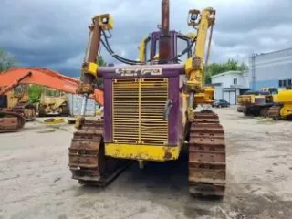 Экскаватор гусеничный Hyundai R300LC-9SH, заводской номер HHKHZ808LE0000183, 2014 год выпуска, госномер 58 УЕ 9248 (63 СВ 9366). Экскаватор гусеничный Hyundai R300LC-9S, заводской номер HHKHZ810LE0001178, 2014 год выпуска, госномер 58 УЕ 9241 (63 СВ 9362). Трактор ДТ-75 ДЕРС2 с буровой установкой…