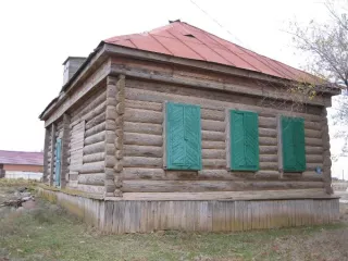 Объект культурного наследия "Дом, в котором в июле 1920г. проходил I-й общекалмыцкий съезд Советов" регистрационный номер в ЕГРОКН: 081710877080006, общей площадью 68,4 кв.м., расположенный по адресу: Республика Калмыкия, р-н. Яшкульский, п. Чилгир, ул. О.В.Демкина, д.19, РНФИ П12080001503 Нежилое…