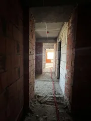 Квартира, площадь 93,7 квадратных метра, адрес: Саратовская область, город Саратов, ул. им. Тулайкова Н.М., дом 1/1, квартира 57, кадастровый номер 64:48:040453:2290. Имущество является предметом залога АО "НВК Банк".