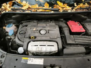 Volkswagen Touran 2013 года выпуска. Привод передний. Объем двигателя 1390 см³, мощность 140 л.с. Экологический класс 5. Пробег 83250 км. Государственный регистрационный знак М331КС77. Коробка передач механическая. VIN: WVGZZZ1TZEW022103. Назначение: pryamie.