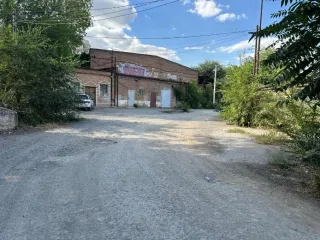 Нежилое помещение 97,5 кв. м, Ростовская обл., г. Таганрог, ул. Большая Бульварная, 10-25; 1101/3432 доли в праве общей долевой собственности на земельный участок, категория земель: земли населенных пунктов, вид разрешенного использования: для использования в производственных целях. Ознакомление с…