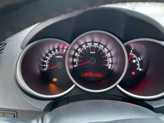 Kia Venga 2015 года выпуска. VIN: XWEEH812BF0008897.