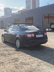 Volkswagen Jetta 2010 г.в. VIN XW8ZZZ1KZAG505813 Пробег 228 617 км. На автомобиле имеются царапины/потертости на переднем бампере, следы коррозии правого и левого передних крыльев, по кузову автомобиля имеются небольшие сколы. Со слов должника: есть проблемы с коробкой передач ("пинается"), с…