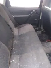 Автомобиль Lada Granta 2013 года, серебристо-серый цвет. Пробег 196 183 км. Двигатель бензиновый, объем 1.6 л (1596 куб. см), мощность 81.6 л.с. VIN: ХТА219060DY057940. Экологический класс 4. Автомобиль на ходу. Состояние: есть небольшая ржавчина по кузову, трещина на заднем бампере. Повышенный…