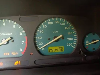 Land Rover Freelander 2000 года, 120 лс, пробег 250406 км, полный привод. VIN: SALLNABA8YA554392. Тип ТС: легковой. Цвет: серебристый. Тип двигателя: бензиновый, мощность 120 лс (88 кВт), объем 1796 куб. см. Разрешенная максимальная масса 1960 кг, масса без нагрузки 1455 кг. Паспорт (ПТС): 78 ТН…