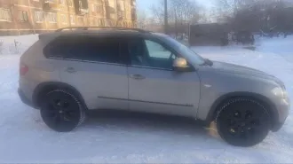 BMW X5 2007, автотранспортное средство BMW X5, 2007 года выпуска, идентификационный номер (VIN) 5UXFE435X7L011749. Согласно акта описи и ареста автотранспортное средство без видимых повреждений. Вид транспорта: легковой. Год выпуска: 2007. VIN номер: 5UXFE435X7L011749. Марка: BMW. Модель: X5.