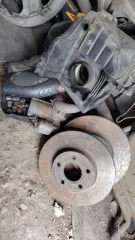 Ford Focus 2007 года, 80 л.с., автомобиль легковой, марка, модель: Ford Focus, идентификационный номер VIN: X9F4XXEED47Y00100, год выпуска 2007. Автомобиль в разобранном виде. Двигатель (двигатель имеет дефекты по электронике, ЭБУ), коробка, фонари, фары - сняты (Входят в состав имущества)