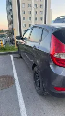 Хэтчбек Hyundai Solaris 2013 года, черно-серый цвет, VIN Z94CT51CBDR079730