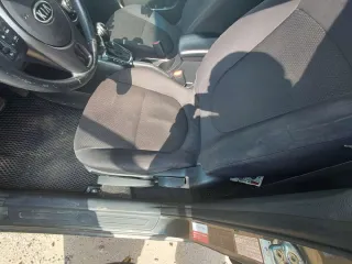 Автомобиль Kia Cerato 2011 г.в., VIN KNAFU411BB5910975. Внешнее техническое состояние: не на ходу, битый в правую переднюю часть (бампер, капот, крыло, фара, внутренние элементы), по кузову по кругу имеются потёртости в некоторых местах с элементами ржавчины. Салон относительно пробегу в хорошем…