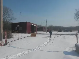 Земельный участок и нежилые помещения 233,2 кв.м Приморский край Земельный участок кадастровый номер 25:13:030209:1328 площадью 19822 кв.м категория земель: Земли населенных пунктов виды разрешенного использования: склады адрес местоположению: местоположение установлено относительно ориентира…