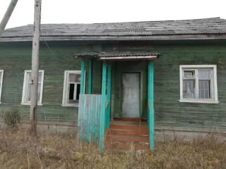 Здание клуба 101,7 кв.м и земельный участок 1571 кв.м, Архангельская область. Здание клуба площадью 101,7 кв.м, с кадастровым номером 29:01:130209:185, расположенное по адресу: РФ, Архангельская область, муниципальный район Вельский, сельское поселение Шадреньгское, д. Семеновская, д.5, назначение…