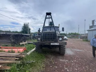 Урал 4320, 1988 года выпуска, госномер М283НУ159, VIN XTP4320000J0111831. Комплектация: коники и гидроманипулятор. Вместе с прицепом-роспуском ГКБ 9383, 1986 года выпуска, госномер АН122959. Ключей и документов нет (уведомление №316/1 от 24.07.2025). Продается в текущем виде, комплектности и…