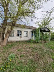 Нежилое здание с кадастровым номером 61:06:0060309:91 площадью 145,6 кв. м., расположенное по адресу: Ростовская область, Веселовский р-н, х. Красный Кут, ул. Школьная, 1 иземельный участок с кадастровым номером 61:06:0060308:1 площадью 608 кв. м., расположенный по адресу: Ростовская область…