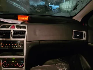 Peugeot 307 2006 Легковой автомобиль хэтчбек VIN VF33CNFUL84785557 Год выпуска 2006 Кузов VF33CNFUL84785557 Модель двигателя NFU10FX6NPSA 3076207 Цвет Красный Тип двигателя Бензиновый Мощность 109 л.с. 80 кВт Объем 1587 куб. см ПТС 51 УТ 730469 СТС 99 42 948972