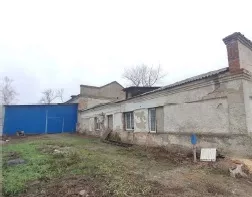 Здание с кадастровым номером 61:50:0020204:166, назначение: нежилое, наименование: нежилое одноэтажное отдельно стоящее здание клуба с пристройкой, общая площадь 676,1 кв.м., Расположенное по адресу: Ростовская область, г. Донецк, ул. Некрасова, 46/2. 
Земельный участок с кадастровым номером…