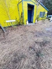 Здание 213 кв.м. в Архангельской области, городе Коряжма, на Магистральном шоссе, дом 98. Нежилое, площадь 213 кв.м., 1 этаж. Кадастровый номер: 29:23:010101:1908. Находится в совместной собственности.