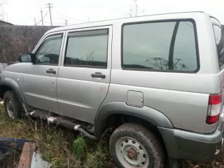 Автомобиль УАЗ Патриот, г.р.з. О490АА29, VIN 31630070008941, 1 шт. + Рулевое колесо от автомобиля УАЗ Патриот, 1 шт. + Подголовник заднего правого сидения от автомобиля УАЗ Патриот, 1 шт. + Внутренняя ручка задней двери от автомобиля УАЗ Патриот, 1 шт. + Ключ зажигания с брелоком от сигнализации от…