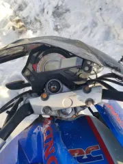 Мотоцикл Honda, VIN: JH2SC59A28M012901. Ключи и документы отсутствуют, VIN номер перебит, работоспособность не проверялась, регистрационный номер 37-005151. Год выпуска не указан.