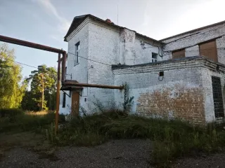 Здание школы 998,9 кв.м и котельной 8,8 кв.м с участками, Костромская область - нежилое строение (здание школы) с кад.ном. 44:07:010104:88, 998,9 кв.м., по адресу: Костромская обл., Костромской р-н, п. Апраксино, ул. Коммунаров, д. 28 с зем. уч, необходимым для его эксплуатации: 7190,0 кв.м., кад…