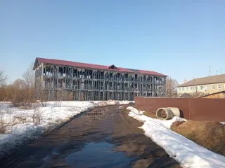 Объект незавершенного строительства общей площадью 521.4 кв. м, расположенный по адресу: Тверская область, Калязинский муниципальный округ, г. Калязин, ул. Володарского, строение 15/22. Кадастровый номер объекта: 69:11:0070214:167. Земельный участок общей площадью 1850.0 кв. м, расположенный по…