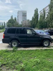 Hyundai Terracan 2001 года выпуска, черно-серый цвет, VIN: KMHNN81WP1U002404, ПТС 77ОК632477 от 13.07.2015. Двигатель 2.5 дизель, автоматическая коробка передач, на ходу. Пробег 148200 км. Коррозия навесных деталей кузова. Ржавчина на порогах, полуарках, внутренних частях дверей и крышки багажника…