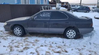 Toyota Vista 1990, легковой автомобиль, марка Toyota Vista, VIN отсутствует, 1990 года выпуска, номер кузова SV32-0012B40, гос.номер Е358УН24, цвет фиолетовый.