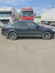 Легковой автомобиль, марка: SKODA, модель: OCTAVIA, год изготовления: 2012, цвет: черный, VIN: XW8BK61Z3DK228964, г/н: К893ОХ761. Особенности тех. состояния: коррозия металла порогов и крыльев, повреждена задняя фара.
