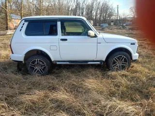 LADA 212140 LADA 4х4, 2016 г. в., VIN: XTA212l40G2259750. Ограничения прав и обременения: право залога в пользу ПАО Банк Зенит.