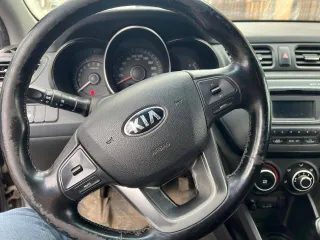Киа Рио 2014 года, VIN Z94CB41ABFR242235, госномер Н807МЕ71. Объем двигателя 1396 см³, мощность 107 л.с. Цвет кузова темно-серый.