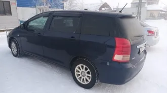 Toyota Wish 2007 года, госномер Е518ЕУ14, синий цвет, номер кузова ZNE140057372. Находится в РС(Я), Мегино-Кангаласский район. Год выпуска: 2007, VIN: ZNE140057372, вид транспорта: наземный, марка: Toyota, модель: Wish.