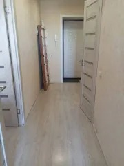 Квартира 39,6 кв.м. по адресу: Республика Мордовия, городской округ Саранск, город Саранск, улица Тавлинская набережная, дом 3, квартира №25 (13:23:1109307:265), общая площадь 39,6 кв.м; жилая 15,1 кв.м., кухня 10,9 кв.м.