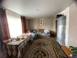 Доля дома 92,2 м² и доля участка 792 м², Свердловская обл. 1/2 доля дома и 1/2 доля земельного участка в Свердловской обл. еще 1/2 доля дома и 1/2 доля земельного участка в Свердловской обл. еще 1/2 доля в праве на жилое здание, площадь: 92,2кв.м., кадастровый номер: 66:27:1101027:240 и 1/2 доля в…