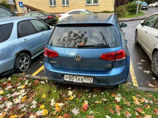 Volkswagen Golf 2013 Транспортное средство – легковой автомобиль, марка /модель – Volkswagen Golf. Транспортное средство – легковой автомобиль, марка /модель – Volkswagen Golf, год выпуска – 2013, VIN – WVWZZZAUZEW009895. Обременения: залог в пользу АО «ТБанк» (ИНН 7710140679).
