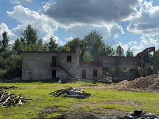 Теплая стоянка, КПП, Административное здание, КТП, Смоленская область, Симоновой, 110 696.8+30.1+587.7+266.9+366.4+630.3 кв.м Здания в Смоленской обл. еще 1. Здание нежилое: Теплая стоянка 25 мест площадью 696,8 кв.м., кадастровый номер 67:06:0010166:129, расположенное по адресу: Смоленская…