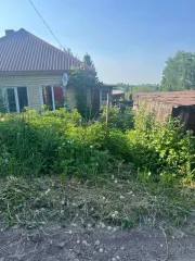 Дом 48,9 кв.м и земельный участок 595 кв.м, Кемеровская область. Дом, площадью: 48,9 кв.м, с кадастровым номером: 42:32:0102002:1180, расположенный на земельном участке, площадью: 595 кв.м, с кадастровым номером: 42:32:0102002:148; адрес: Российская Федерация, Кемеровская область - Кузбасс, г…