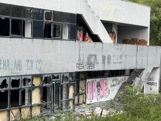 Здание 1377.8 кв.м, сооружения, земельный участок 1301 кв.м, Нижний Тагил. Производственный объект, единый объект. Здание площадь 1377.8 кв.м., назначение: НЕЖИЛОЕ, адрес (местонахождение): Россия, НИЖНИЙ ТАГИЛ, ПАПАНИНА, дом 6, кадастровый (условный) номер: 66:56:0110015:316. Иной объект…