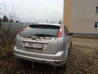 Ford Focus 2006 года, 125 л.с., пробег 450000 км, VIN WF05XXGCD56M26822. Находится в неисправном состоянии: отсутствует аккумулятор, неисправен двигатель, отсутствует радиатор, снят коллектор.