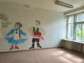 Здание школы, 1208,5 кв.м, 1990 г., и земельный участок, 6546 кв.м, Кировская область, Вятскополянский район. Здание школы, площадь 1208,5 кв.м, кадастровый номер 43:07:110601:441, год ввода в эксплуатацию 1990, назначение: нежилое здание, по адресу: Кировская область, Вятскополянский район, д…