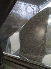 Mazda CX-5 2017 года выпуска. VIN: RUMKE5W7600007110. Автомобиль имеет различные сколы, царапины, вмятины. Повреждено лобовое стекло, есть скол размером с пятирублевую монету. Порвана пластиковая защита днища. Присутствует стук в подвеске, стук подшипников в колесах, стук в ходовой части. Машина 2…