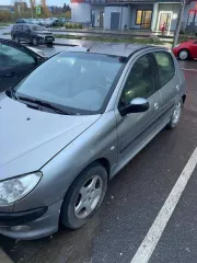 Peugeot 206 2004 года выпуска, идентификационный номер VF32AKFWR44204179