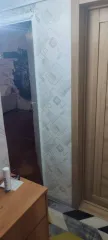 Доля квартиры 19/200, общая площадь 63.7 кв.м. Адрес: Россия, Респ Хакасия, г Абакан, ул Торговая, дом 4, квартира 32. Кадастровый номер: 19:01:010101:3035. Помещение является коммунальной квартирой, состоящей из 3х комнат. У каждой комнаты свой собственник. Санузлы, кухня, коридор-общие…