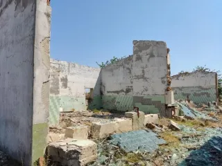 Комплекс строений и сооружений, 41240 кв. м, Республика Крым. Группа инвентарных объектов с расположенным под ними земельным участком по адресу: Республика Крым, Черноморский район, Медведевский с/с, комплекс строений и сооружений № 1, а именно: земельный участок пл. 41 240 +/- 355 кв. м, КН…