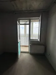 Право требования на квартиру, 49.86 кв.м, г. Краснодар, в залоге у ПАО Sberbank. Право требования на квартиру, строительный адрес: Российская Федерация, Краснодарский край, г.о. город Краснодар, г. Краснодар, район п. Знаменский и п. Знаменский, литер 3, кв. 379. Здание кирпич, 2025 г. Этаж: 19…