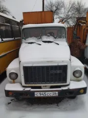 Мусоровоз КО-440-3, 2005, с боковой загрузкой, регистрационный номер С 945 СС 26. Специализированный мусоровоз; год изготовления: 2005; модель, № двигателя: 51300н51006460; шасси (рама) №: 33070050004375; кузов (прицеп) №: 33070050082970; цвет кузова (кабина): белый; организация изготовитель ТС…
