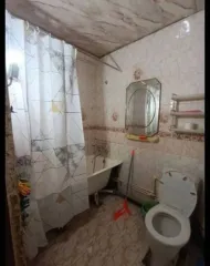 1/3 доли квартиры, 1/3 доли жилого здания 43,7 кв.м, Орловская обл. 1/3 доля квартиры в Орловской обл., еще 1/3 доля квартиры в Орловской обл. и 1/3 доли в жилом здании с КН 57:19:0000000:725 пл. 43,7 кв.м. по адресу Орловская область, р-н Верховский, пгт Верховье, ул Чернышова, д 14, кв 16