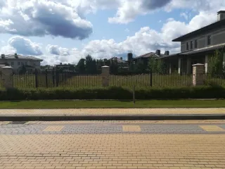 Имущественный комплекс: Московская область, город Клин, деревня Тиликтино, СНТ "Альпийские луга", дом 34, строение 1, площадью 24,9 кв. м, кадастровый номер 50:03:0050380:5803; земельный участок площадью 1000 кв. м, кадастровый номер 50:03:0050380:2130.