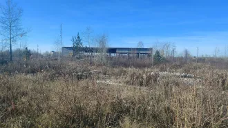 Комплекс недвижимости, 4 746,4 кв. м, Свердловская область. Здание склада технических материалов (216,5 кв. м, кад. № 66:56:0116002:1915), здание шпалотарного цеха (972,8 кв. м, кад. № 66:56:0116002:1925), здание РММ (346,5 кв. м, кад. № 66:56:0116002:1911), здание котельной (79,2 кв. м, кад. №…