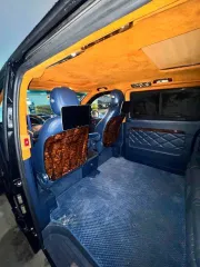 Mercedes-Benz Viano 3,5, 2007 года выпуска, черный цвет; мощность двигателя 231 л.с.; идентификационный номер VIN WDF63981313327520; государственный номер A174AA99. В автомобиле существенно проработан интерьер.